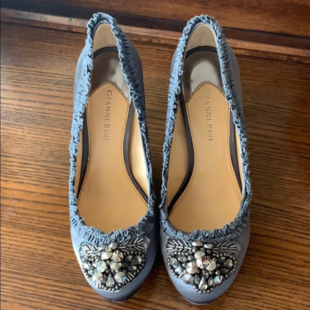 Gianni Bini grey heels